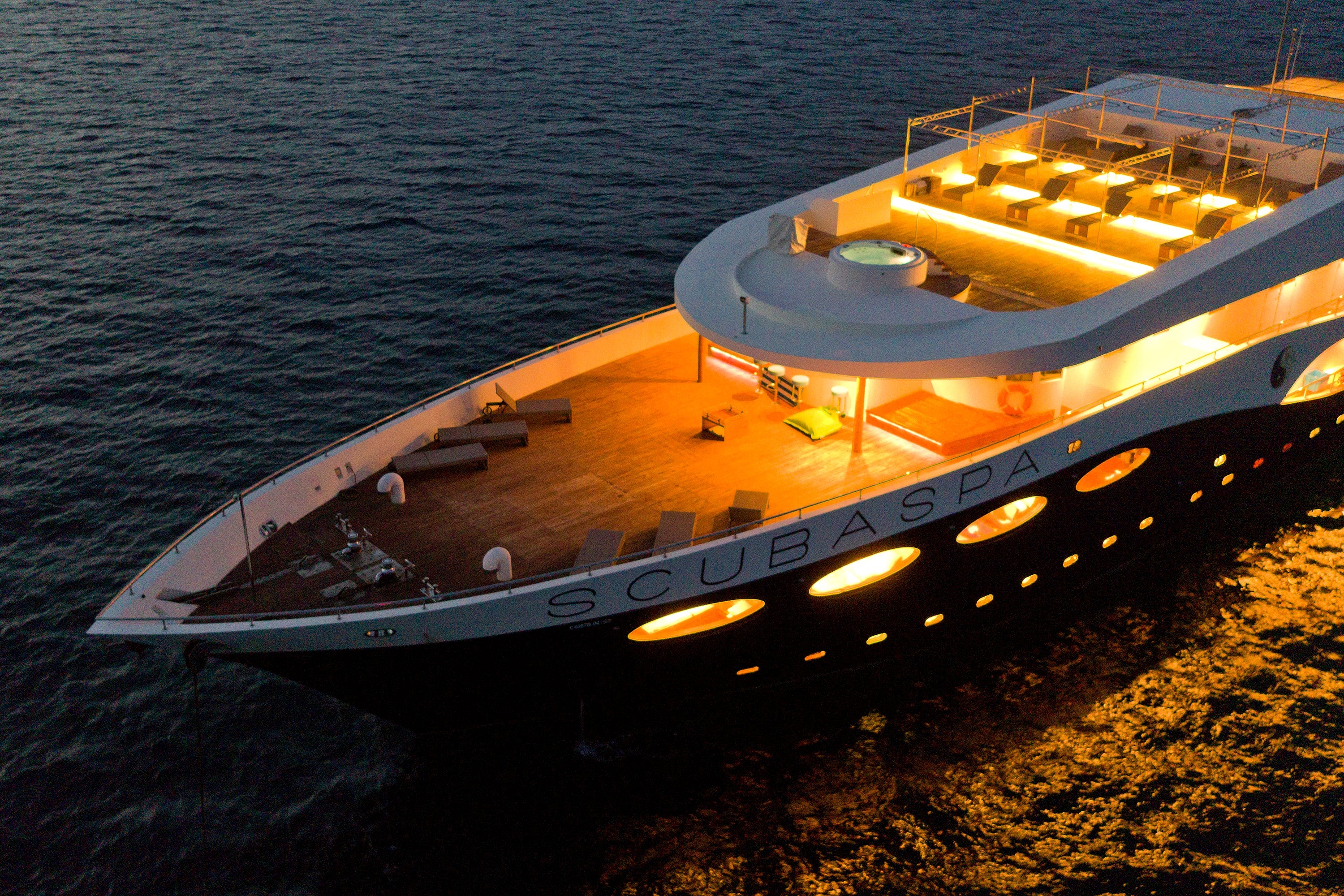 LIVEABOARD